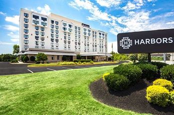 Harborside Hotel Oxon Hill